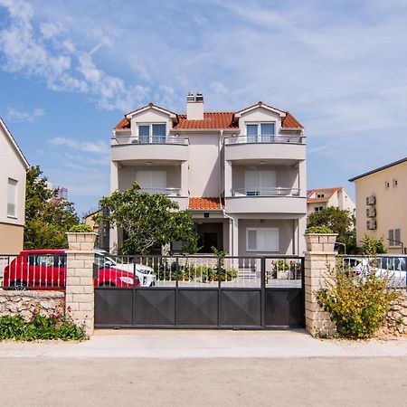 Apartments Up&Up Рогозница Экстерьер фото