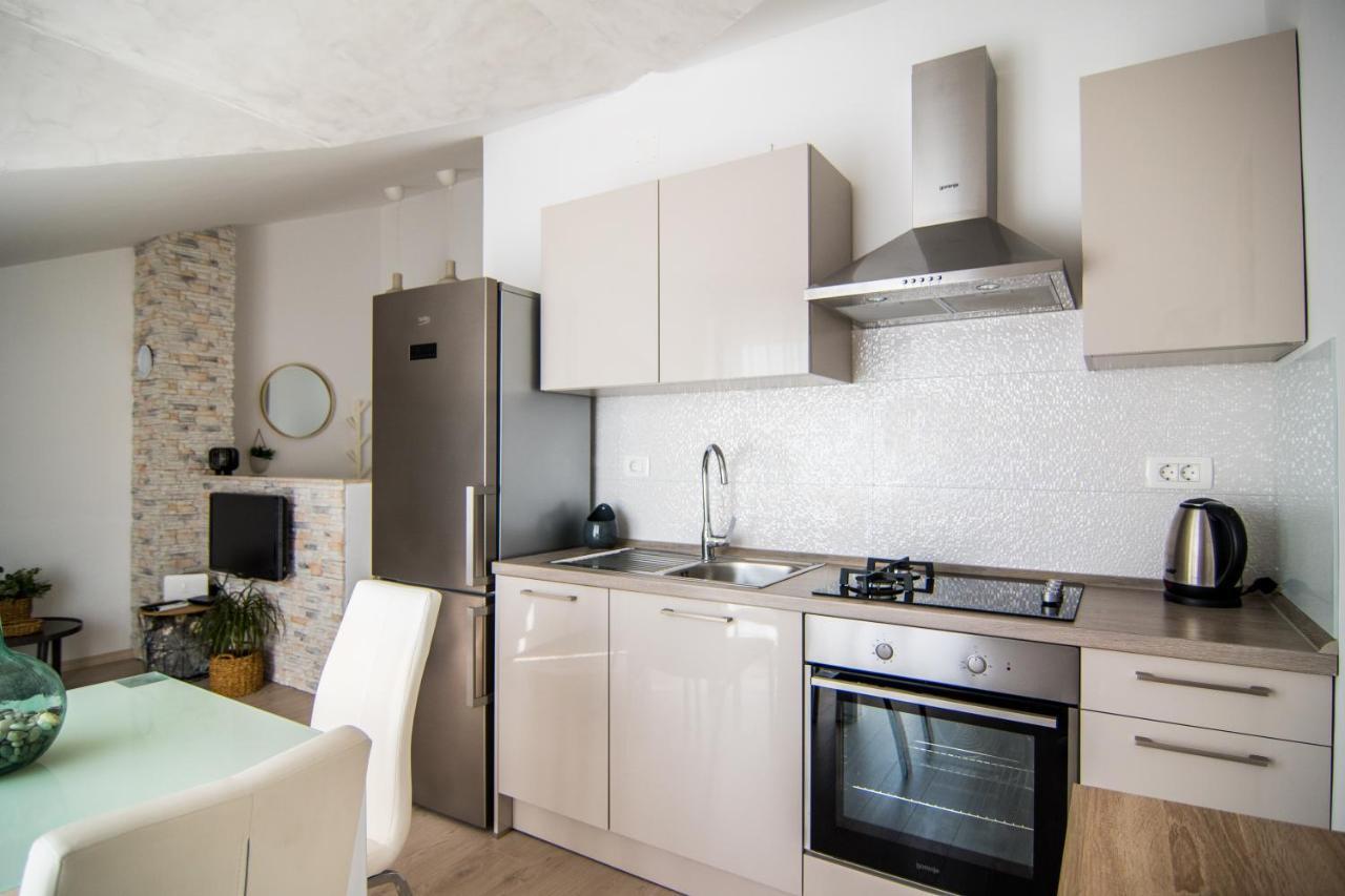 Apartments Up&Up Рогозница Экстерьер фото