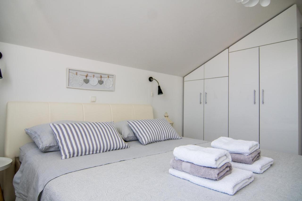 Apartments Up&Up Рогозница Экстерьер фото
