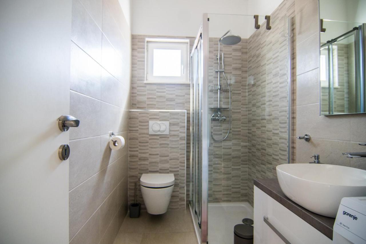 Apartments Up&Up Рогозница Экстерьер фото