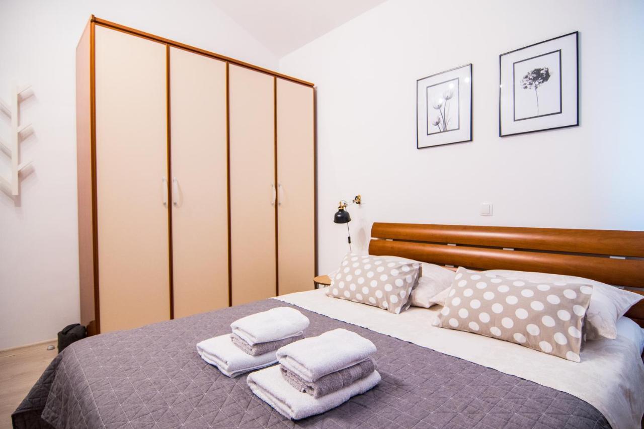 Apartments Up&Up Рогозница Экстерьер фото