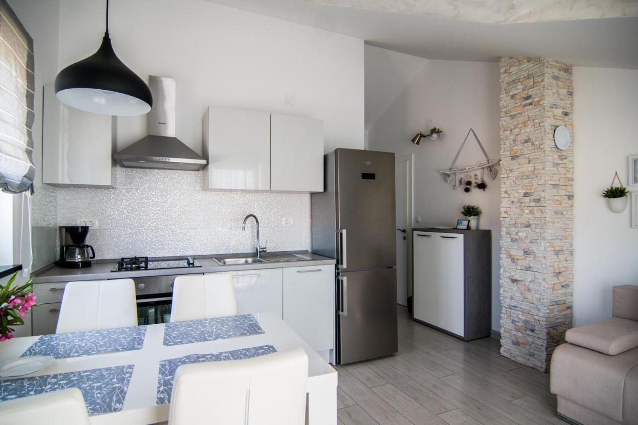 Apartments Up&Up Рогозница Экстерьер фото