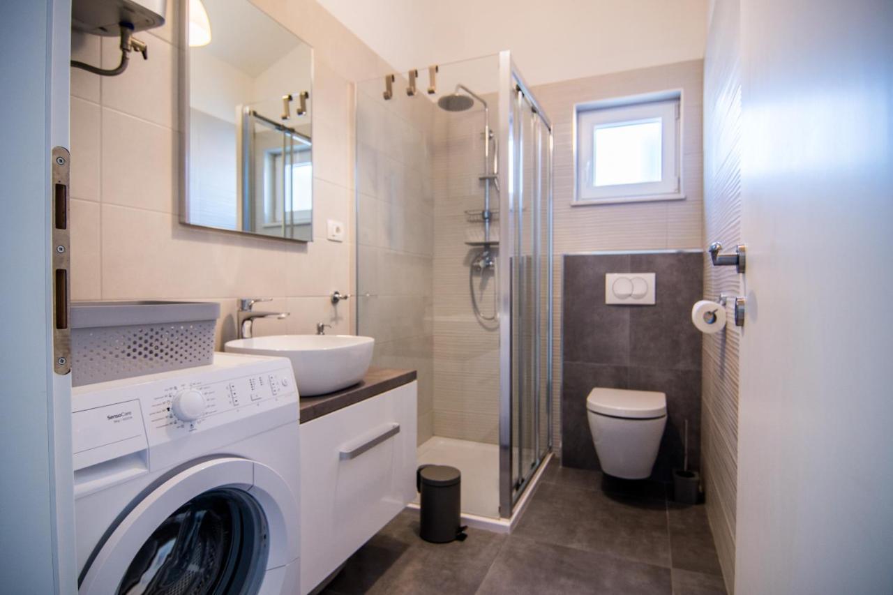 Apartments Up&Up Рогозница Экстерьер фото