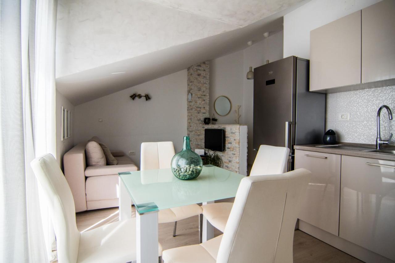 Apartments Up&Up Рогозница Экстерьер фото