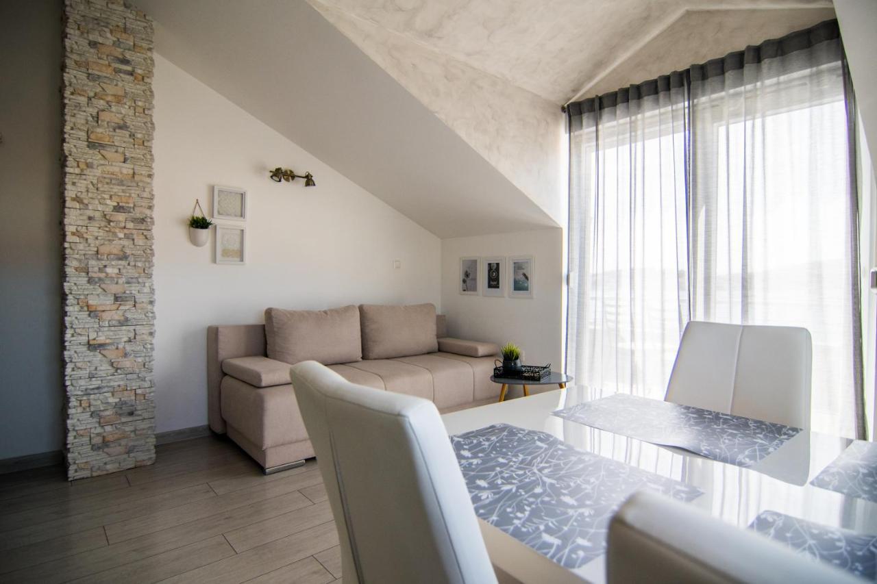 Apartments Up&Up Рогозница Экстерьер фото
